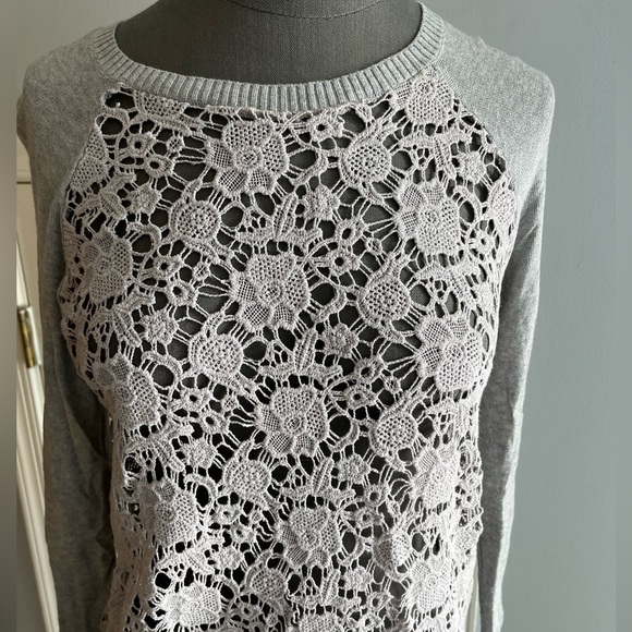 Gray sweater with beautiful cutout floral design - Picture 2 of 10